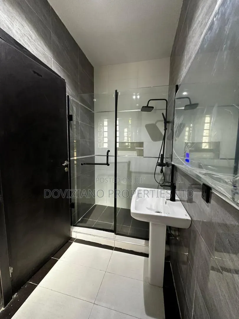 3bdrm Apartment in Lekki Phase 1 for rent