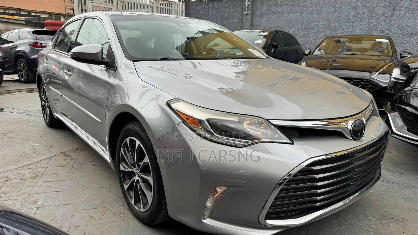 Toyota Avalon XLE Premium Sedan FWD (3.5L 6cyl 6A) 2017 Silver