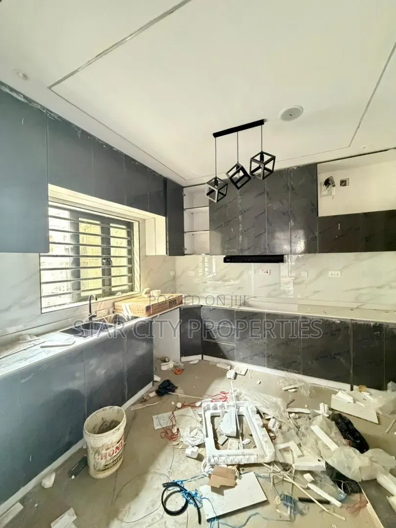 4bdrm Duplex in Berger for sale