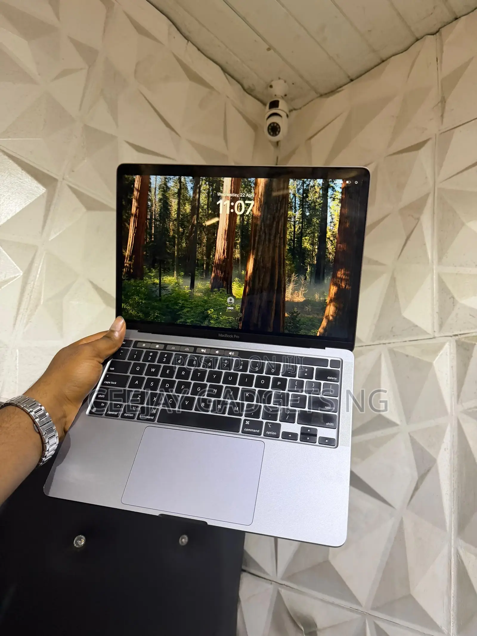Laptop Apple MacBook Pro 2021 M1 8GB Apple M1 SSD 512GB