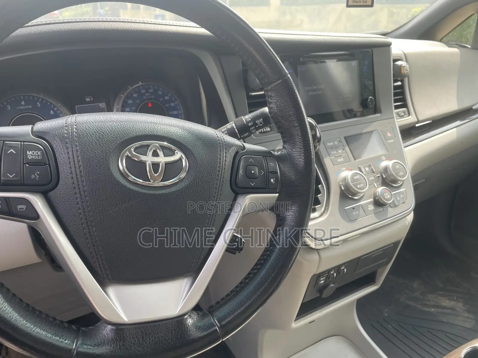 Toyota Sienna XLE 8 Passenger (3.5L 6cyl 8A) 2017 Silver