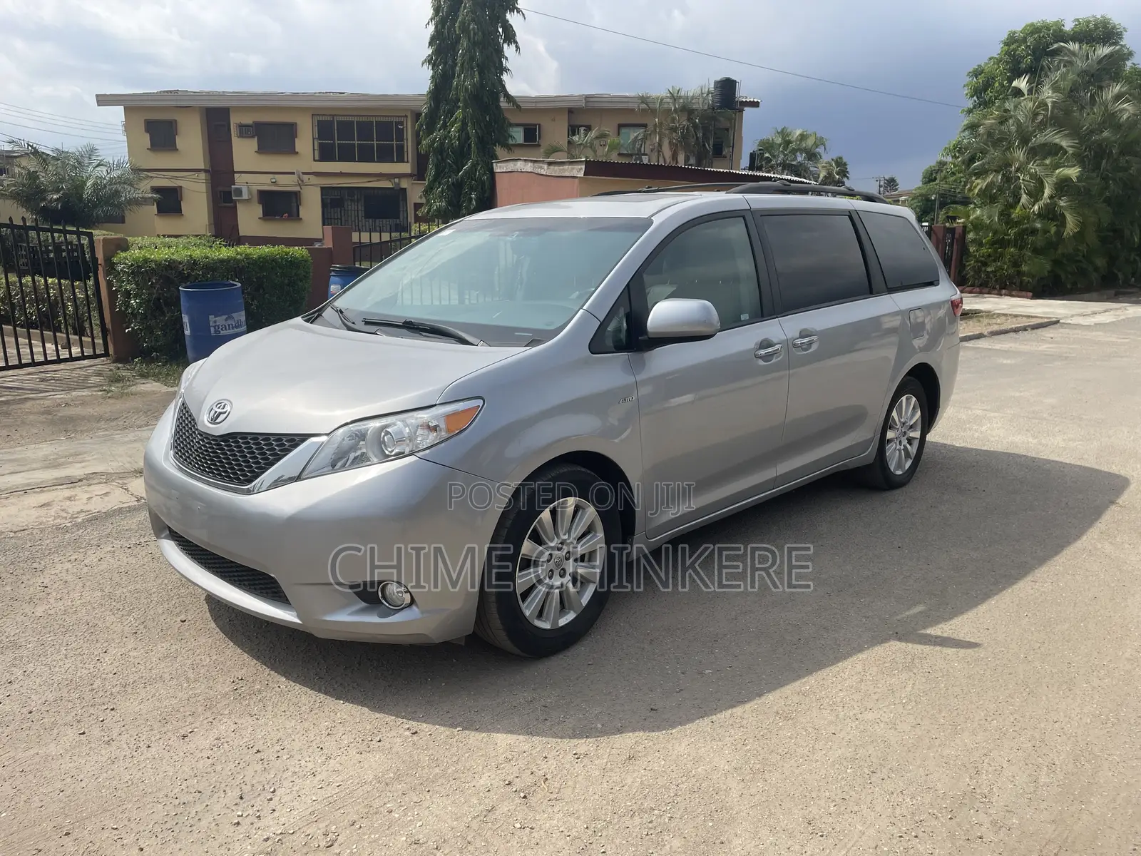Toyota Sienna XLE 8 Passenger (3.5L 6cyl 8A) 2017 Silver