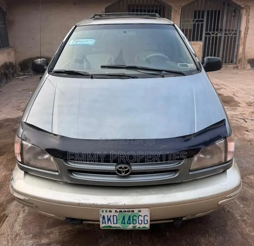 Toyota Sienna 2000 Blue