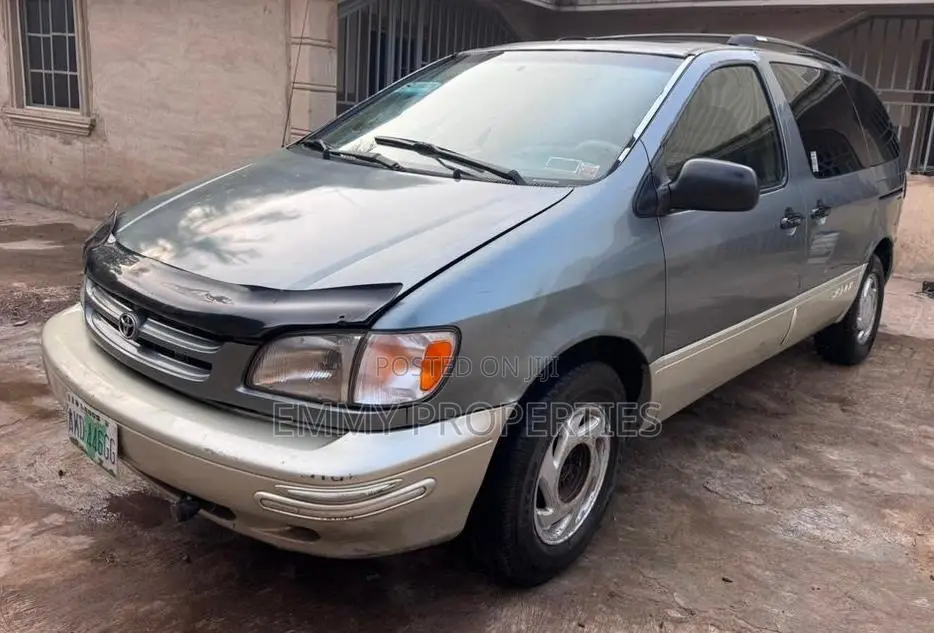 Toyota Sienna 2000 Blue