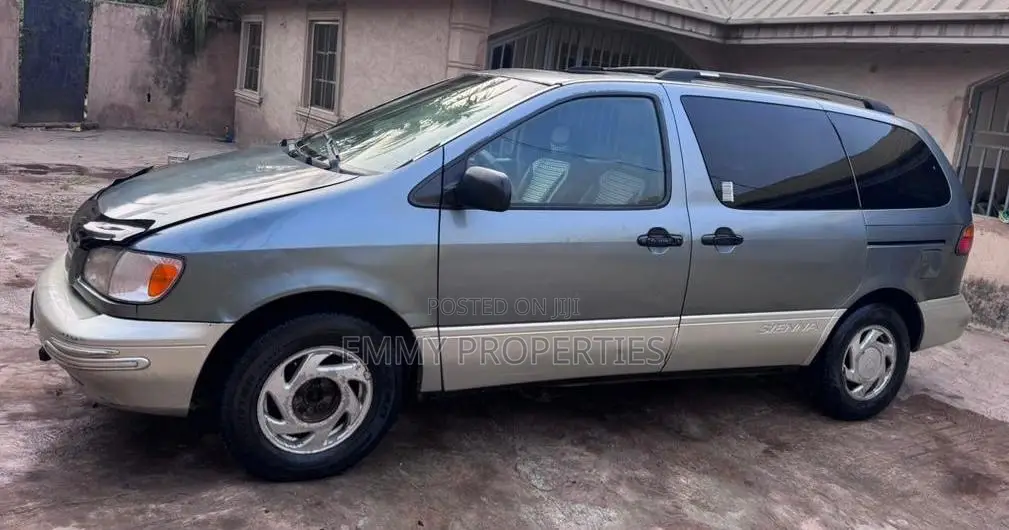 Toyota Sienna 2000 Blue