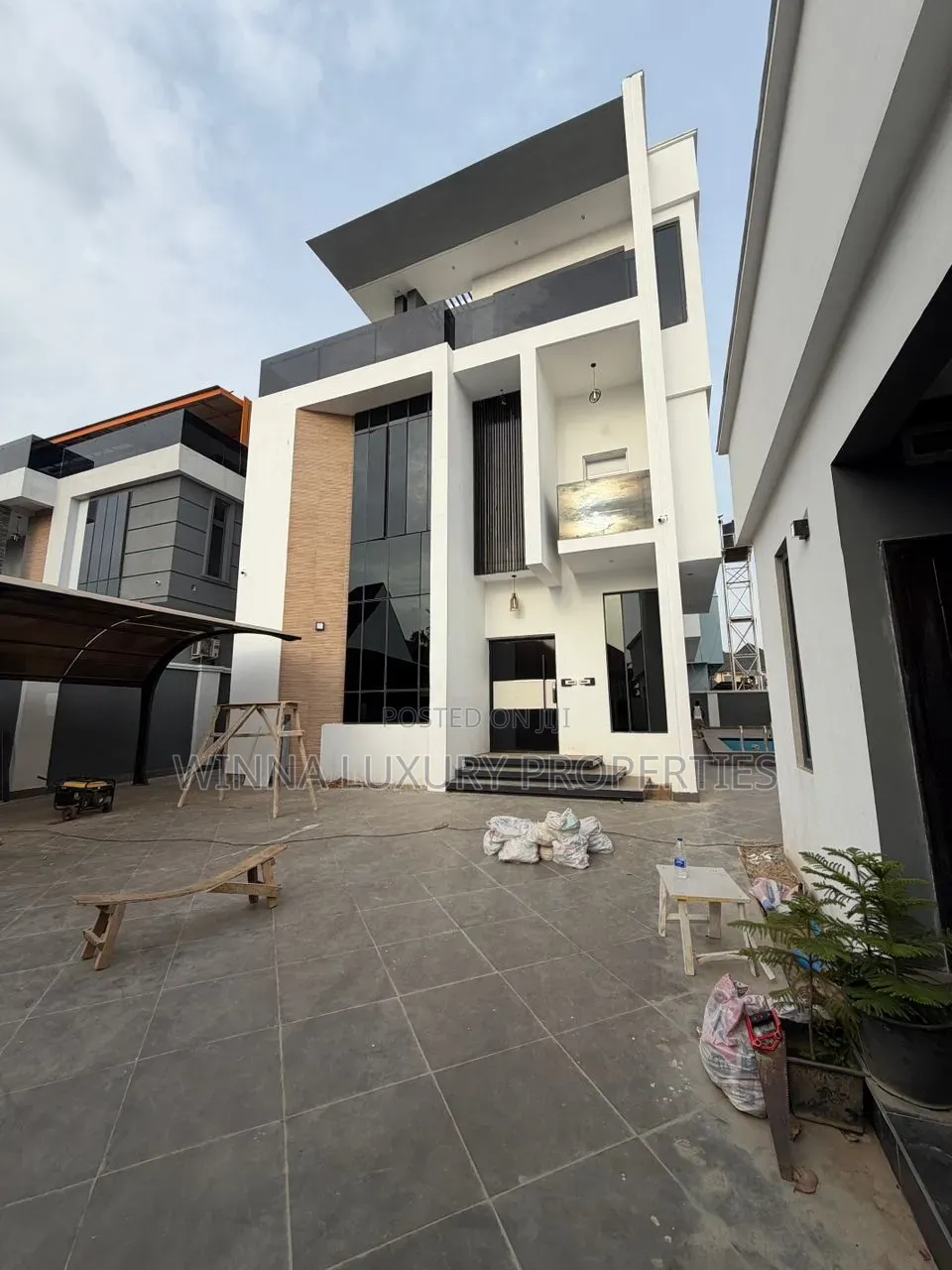 5bdrm Duplex in Apo Resettlement for sale