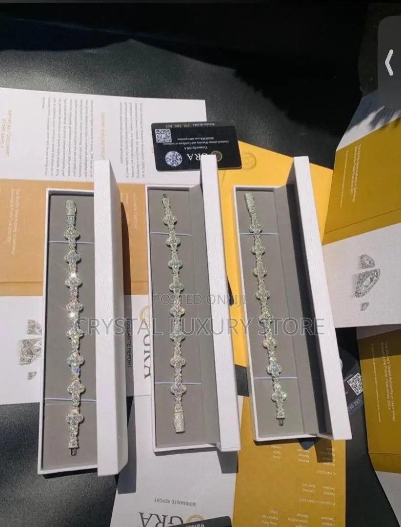VVS Moissanite Diamond Bracelet Passes the Diamond Test