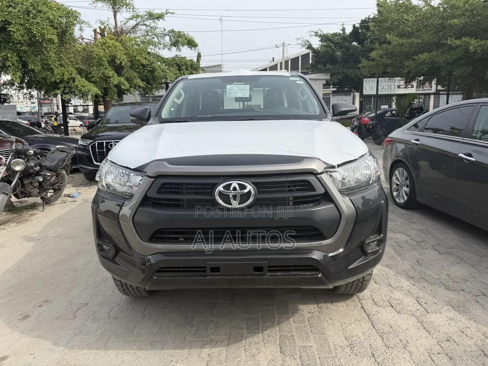 New Toyota Hilux 2025 Black
