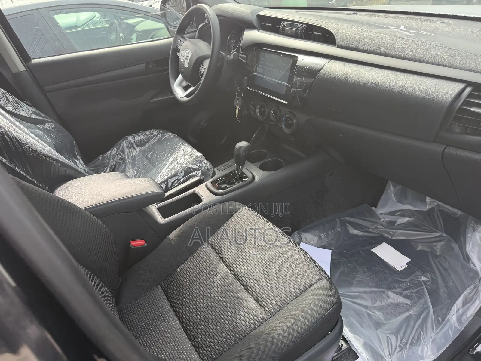 New Toyota Hilux 2025 Black