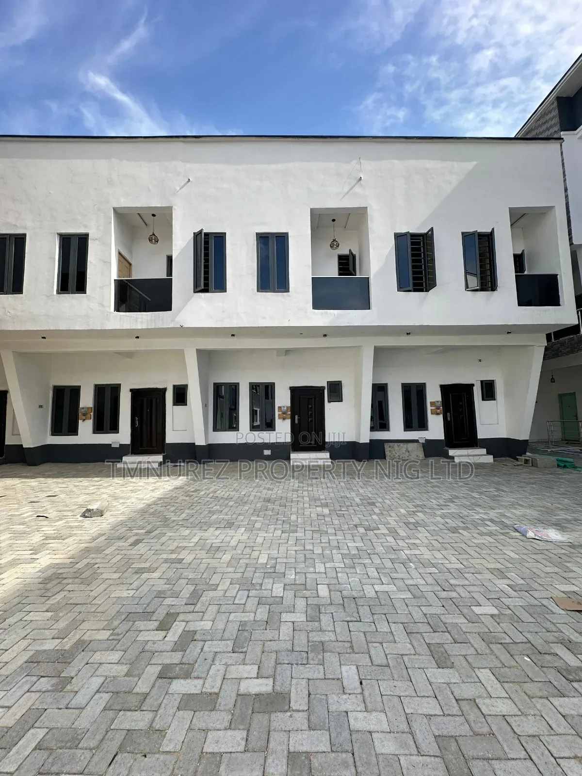 3bdrm Duplex in Ilaje for sale