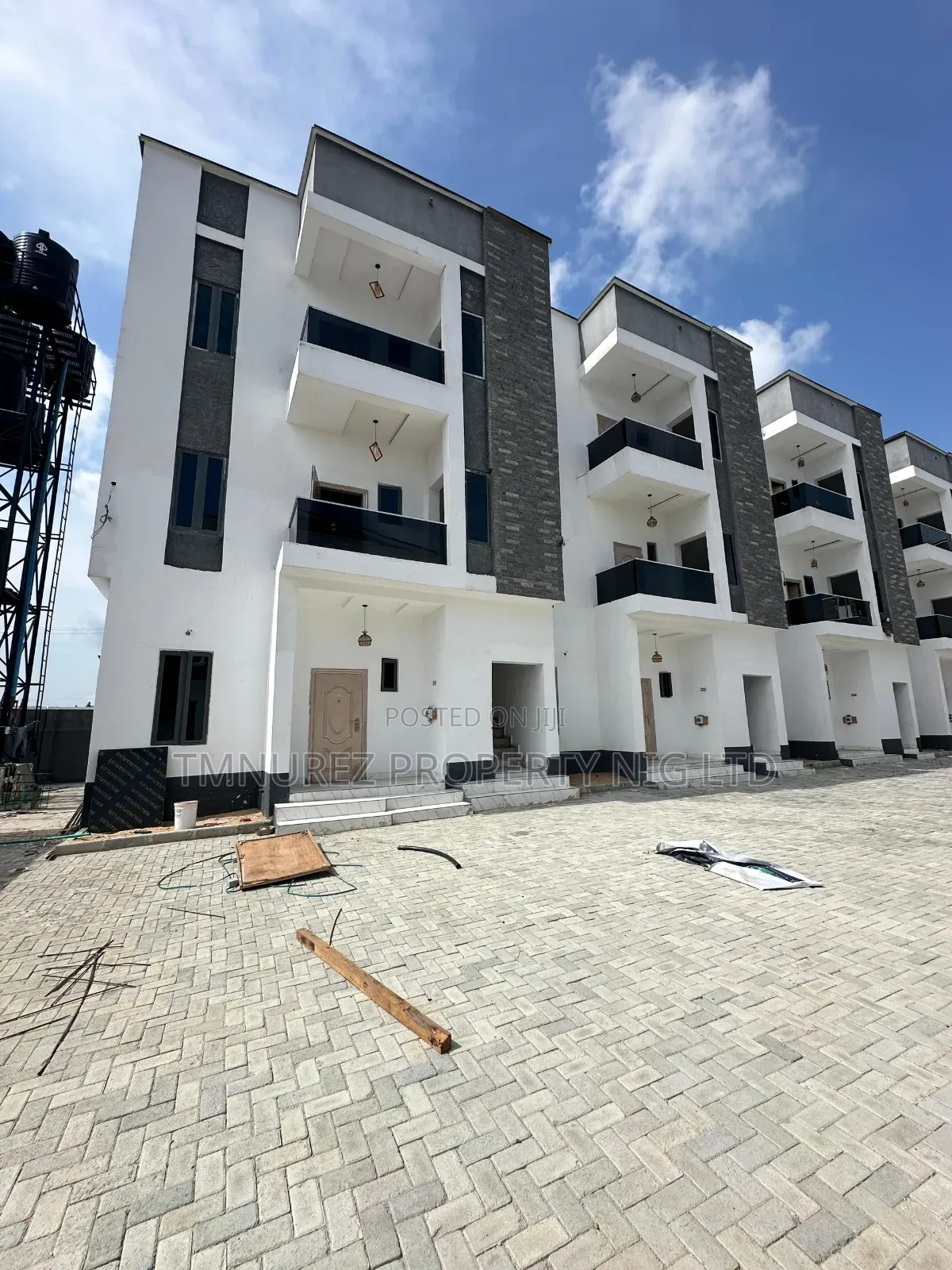 4bdrm Apartment in Ilaje for sale
