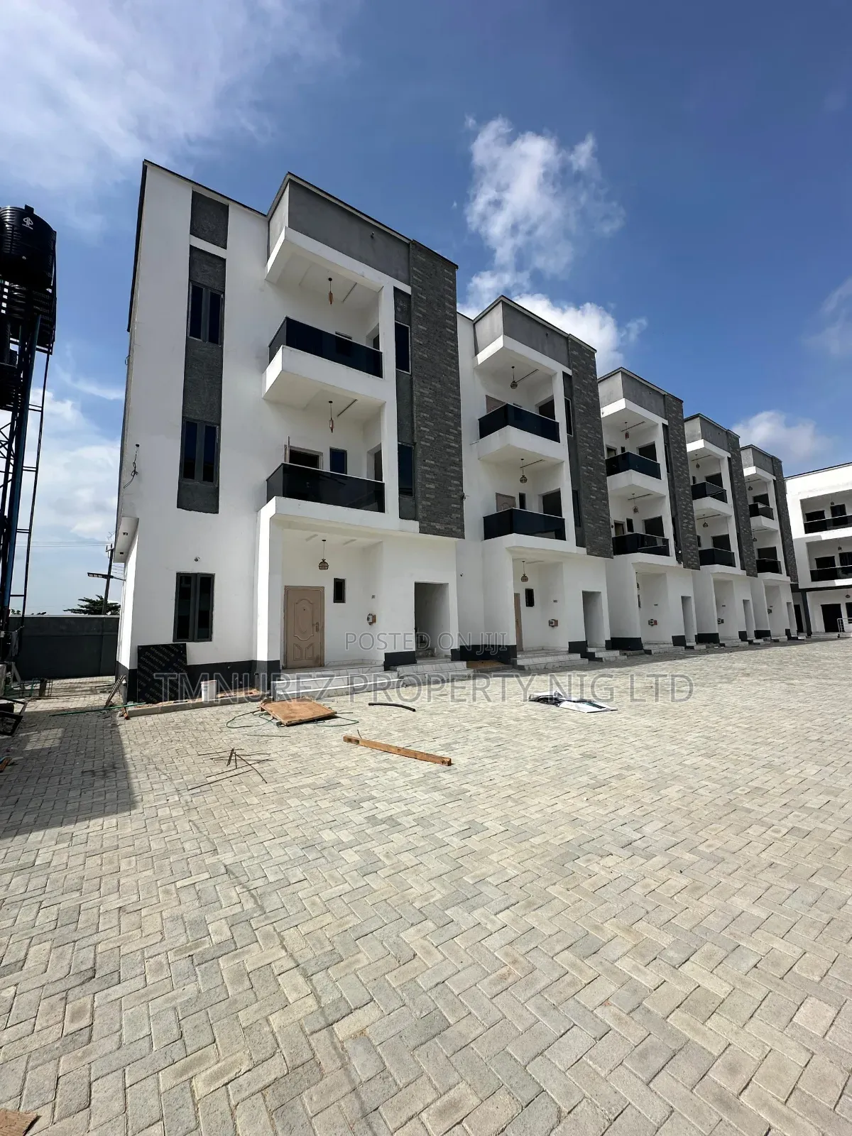 4bdrm Apartment in Ilaje for sale