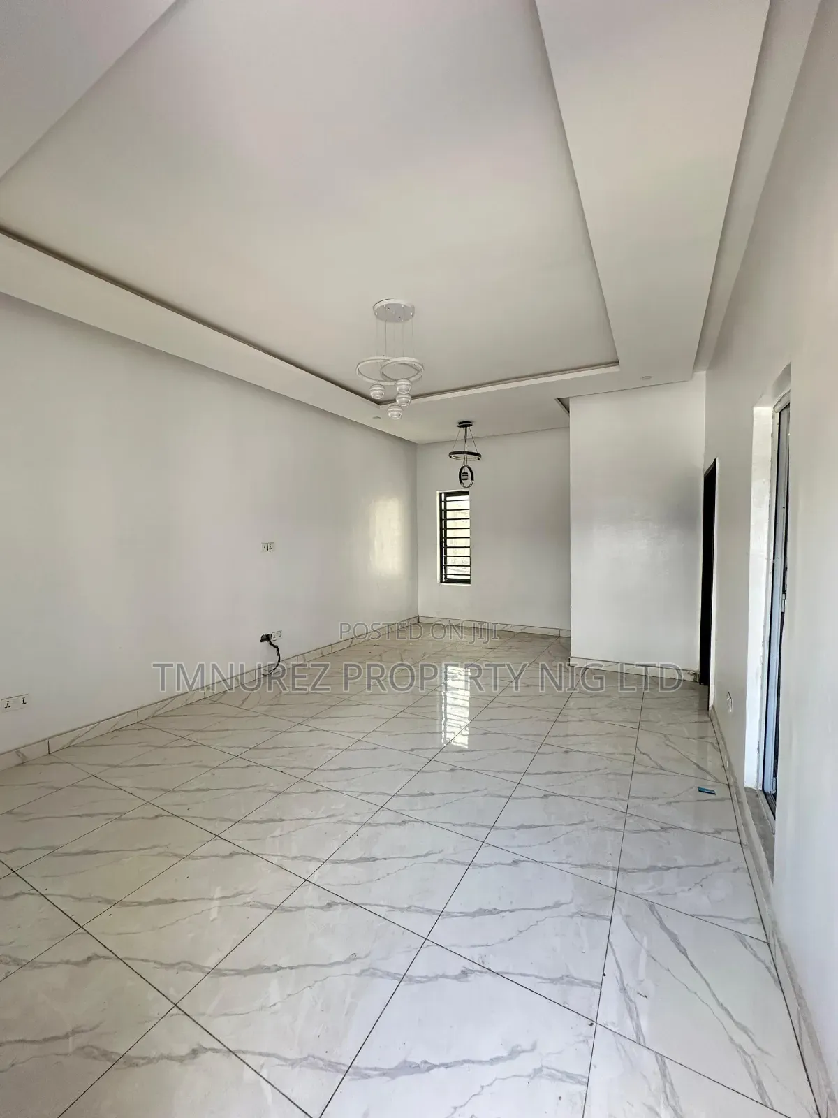 4bdrm Apartment in Ilaje for sale