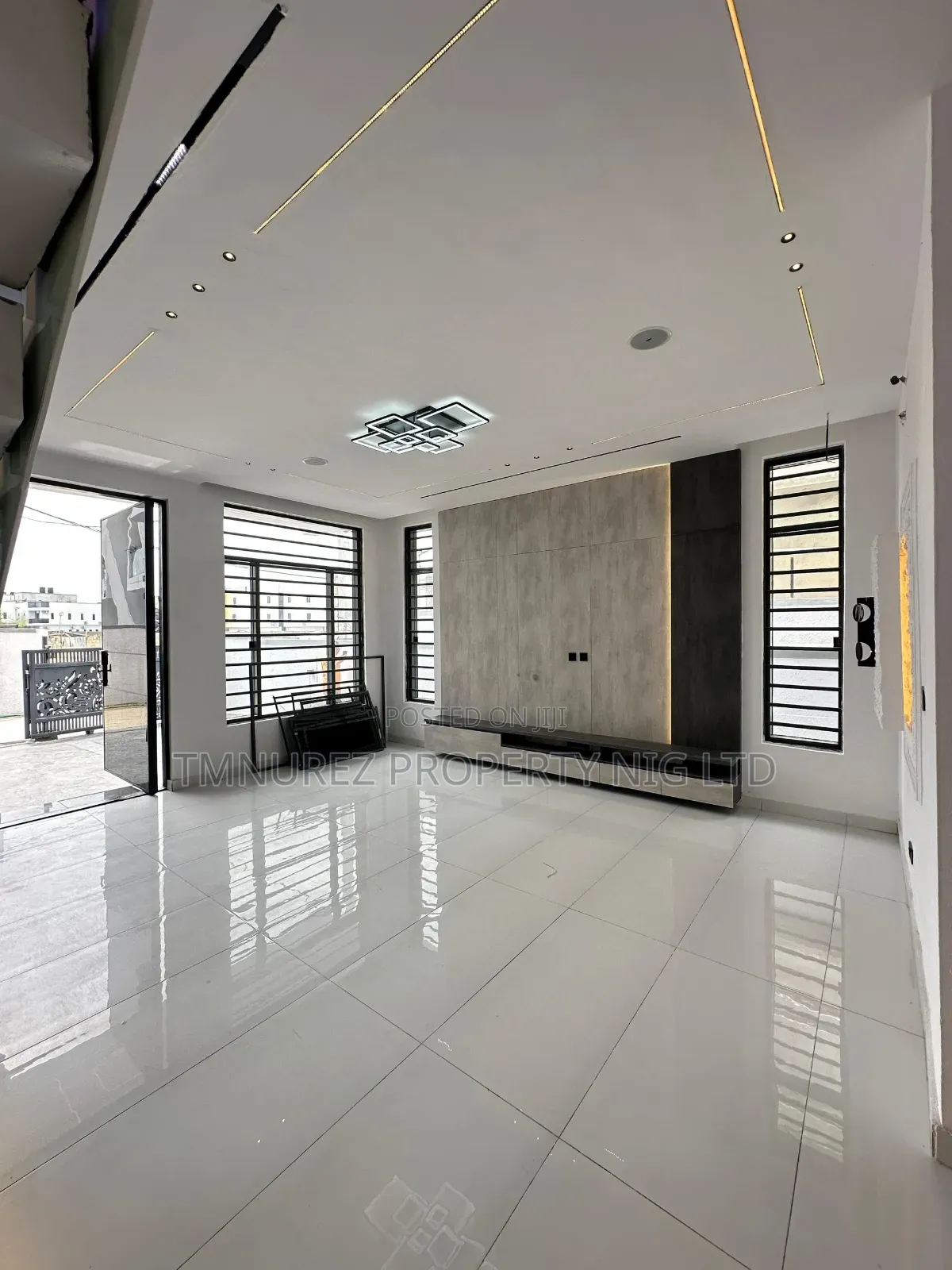 4bdrm Duplex in Ikota for sale