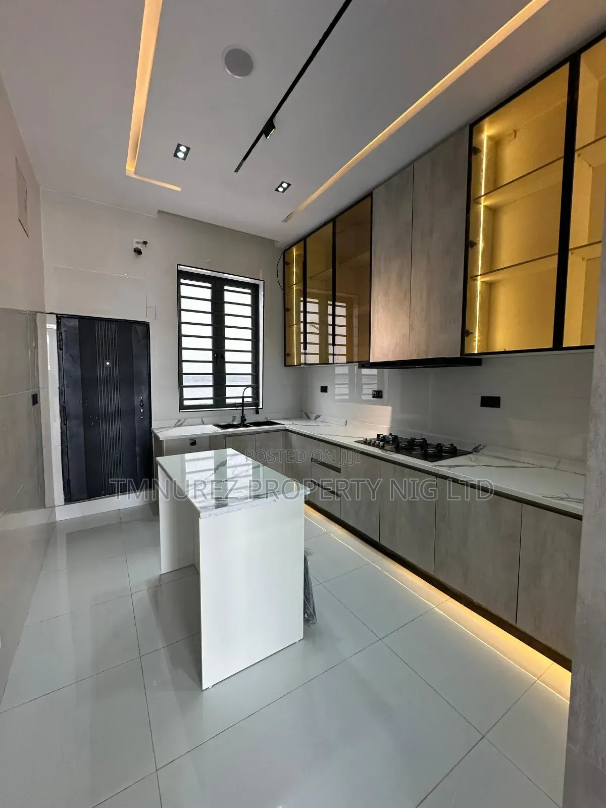 4bdrm Duplex in Ikota for sale