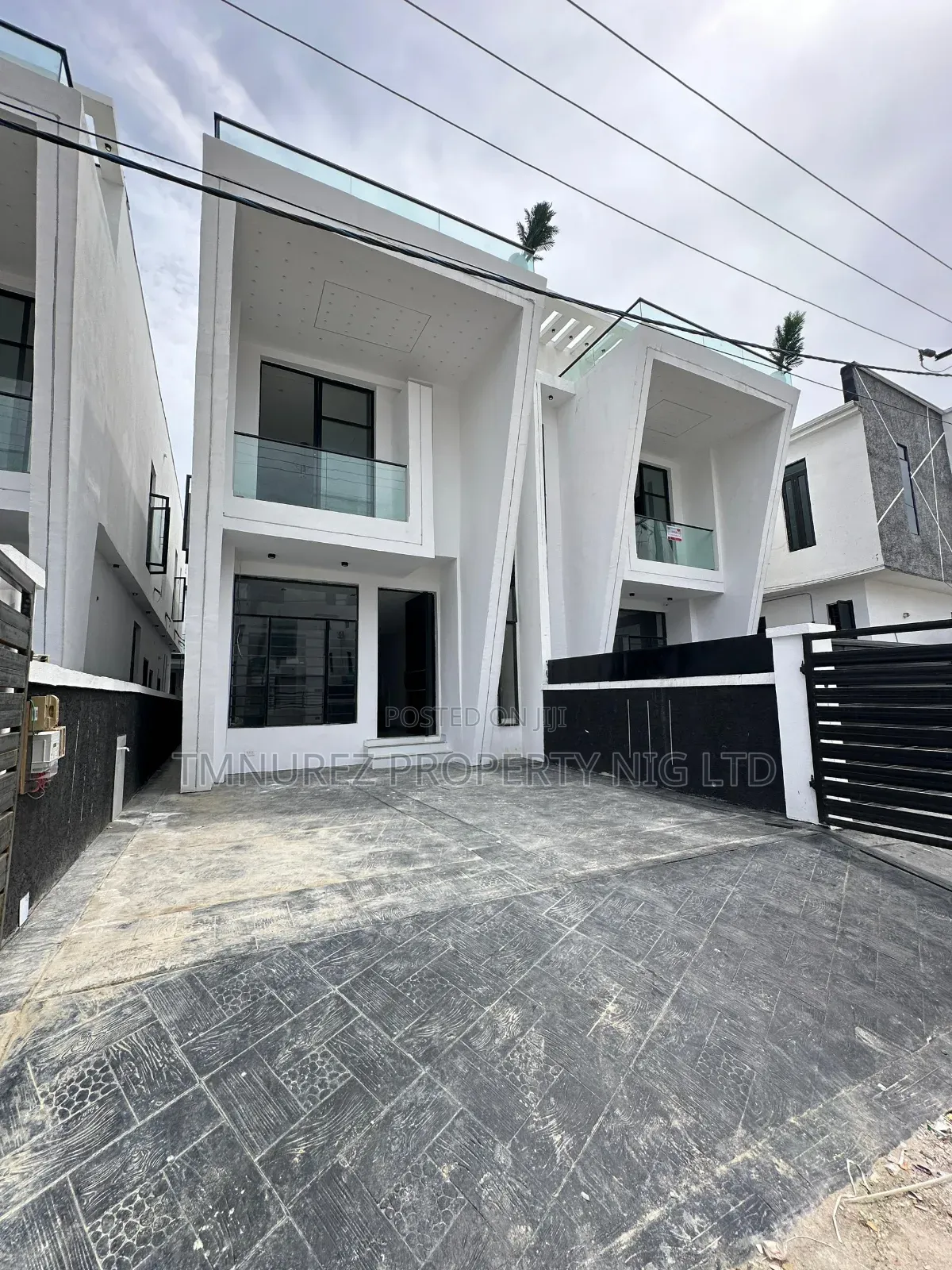 4bdrm Duplex in Ikota for sale