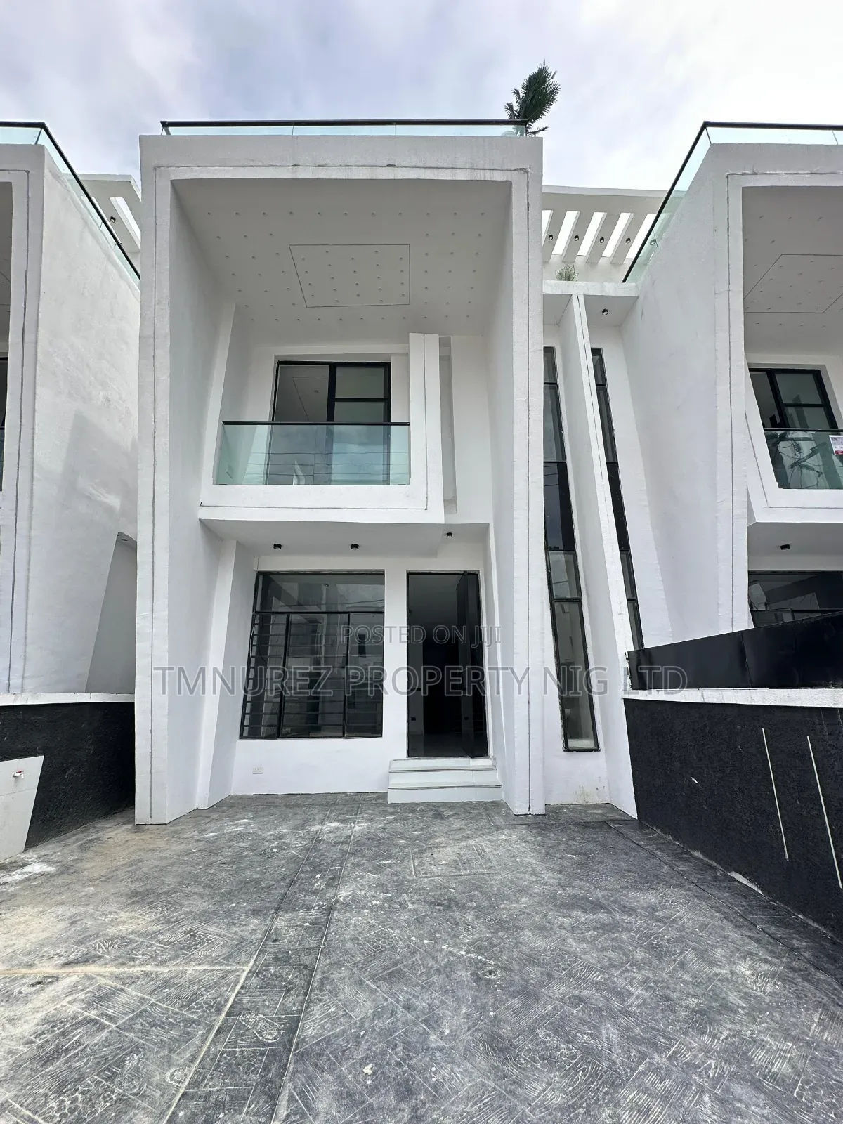 4bdrm Duplex in Ikota for sale
