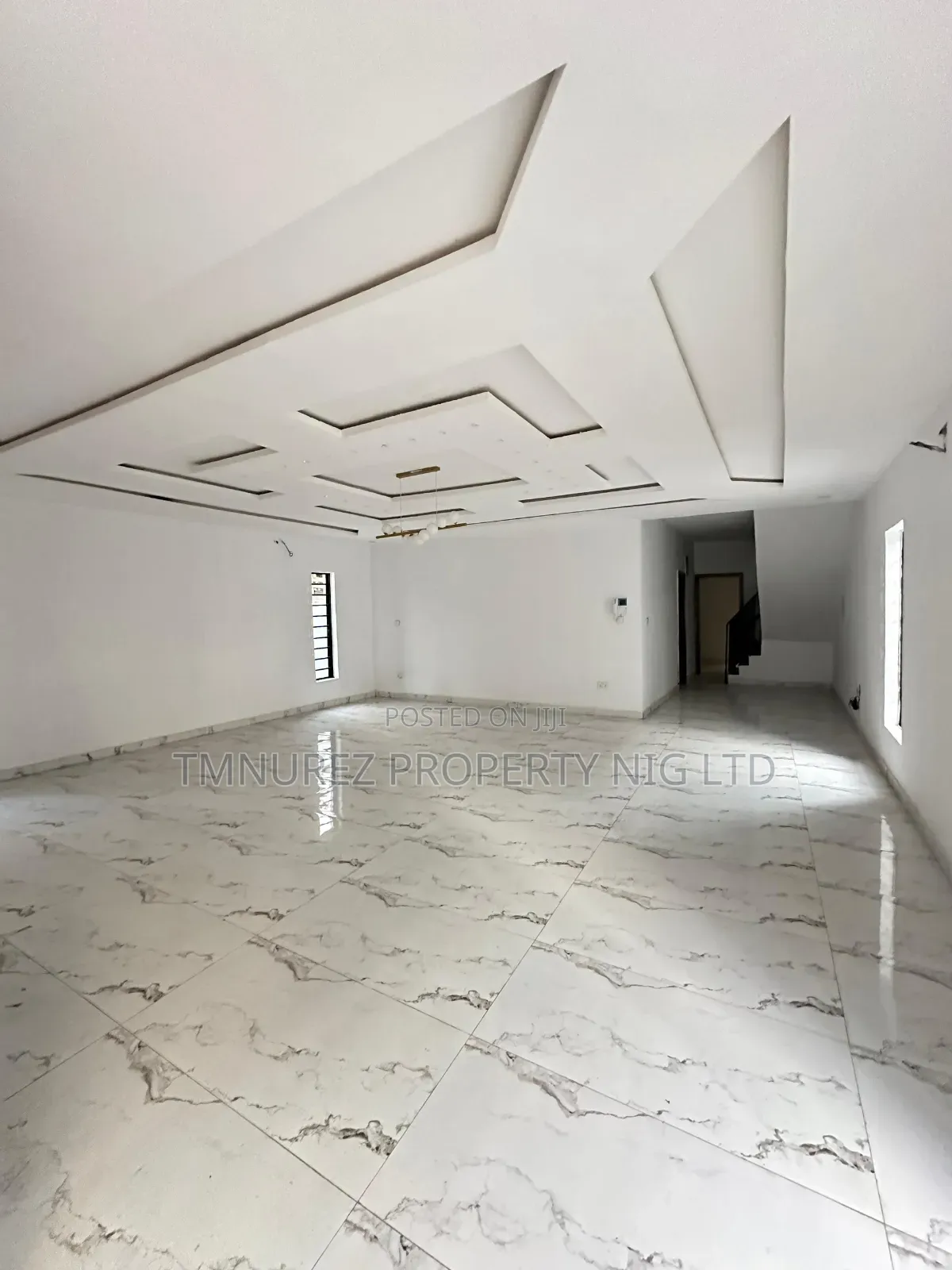 4bdrm Duplex in Chevron for sale