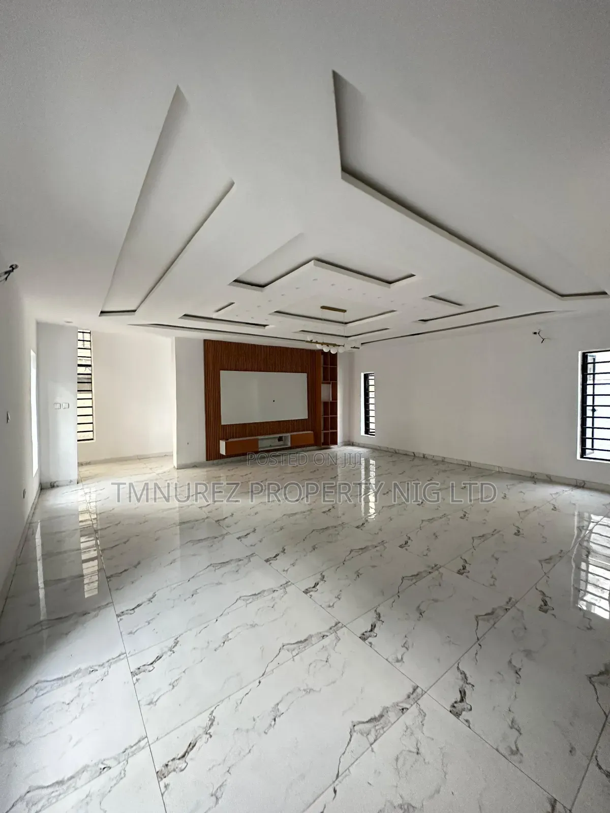 4bdrm Duplex in Chevron for sale