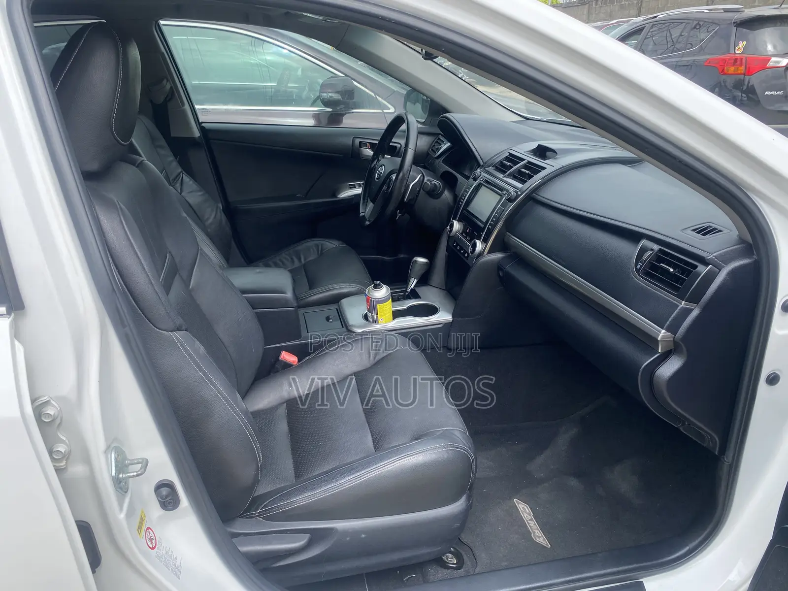 Toyota Camry SE V6 4dr Sedan (3.5L 6cyl 6A) 2013 White