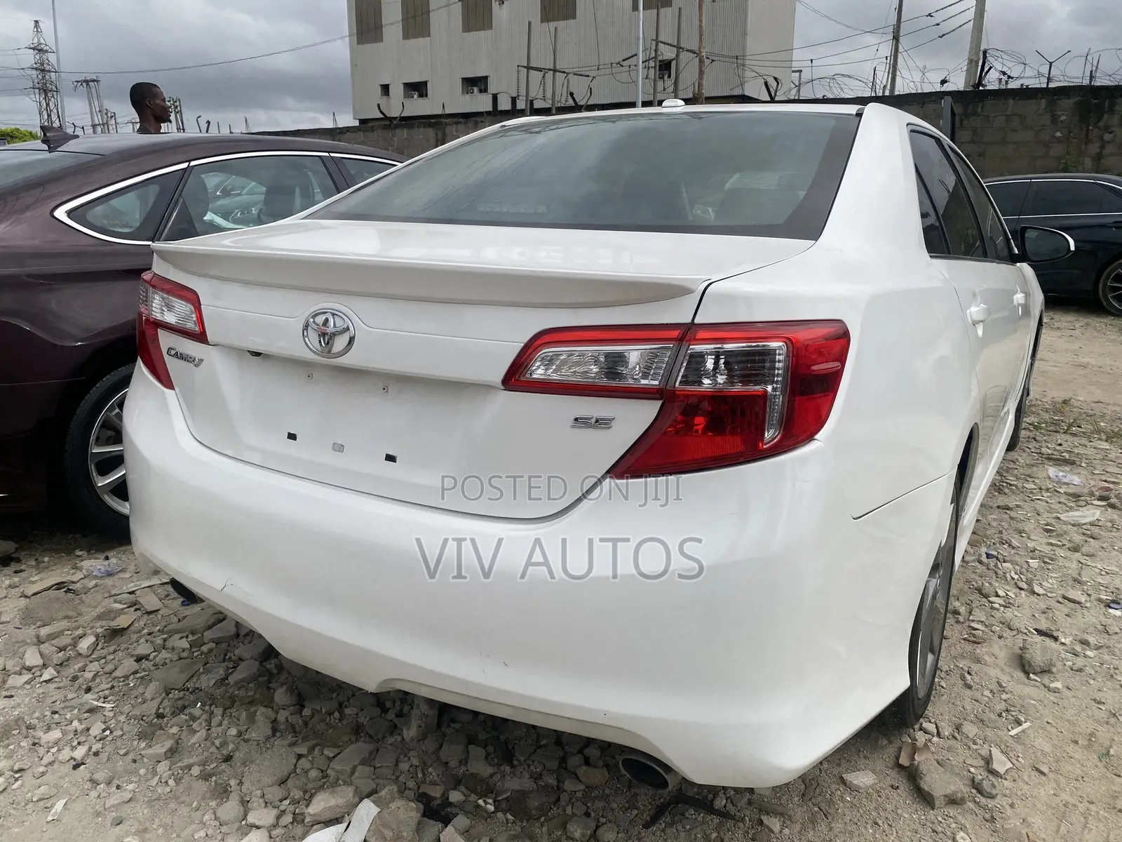 Toyota Camry SE V6 4dr Sedan (3.5L 6cyl 6A) 2013 White