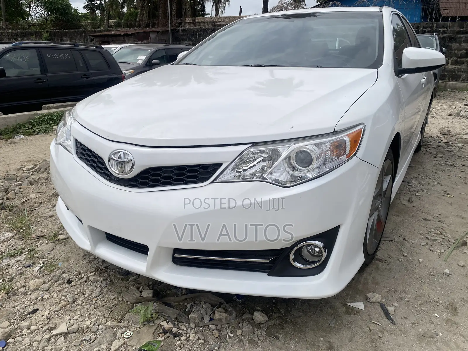 Toyota Camry SE V6 4dr Sedan (3.5L 6cyl 6A) 2013 White