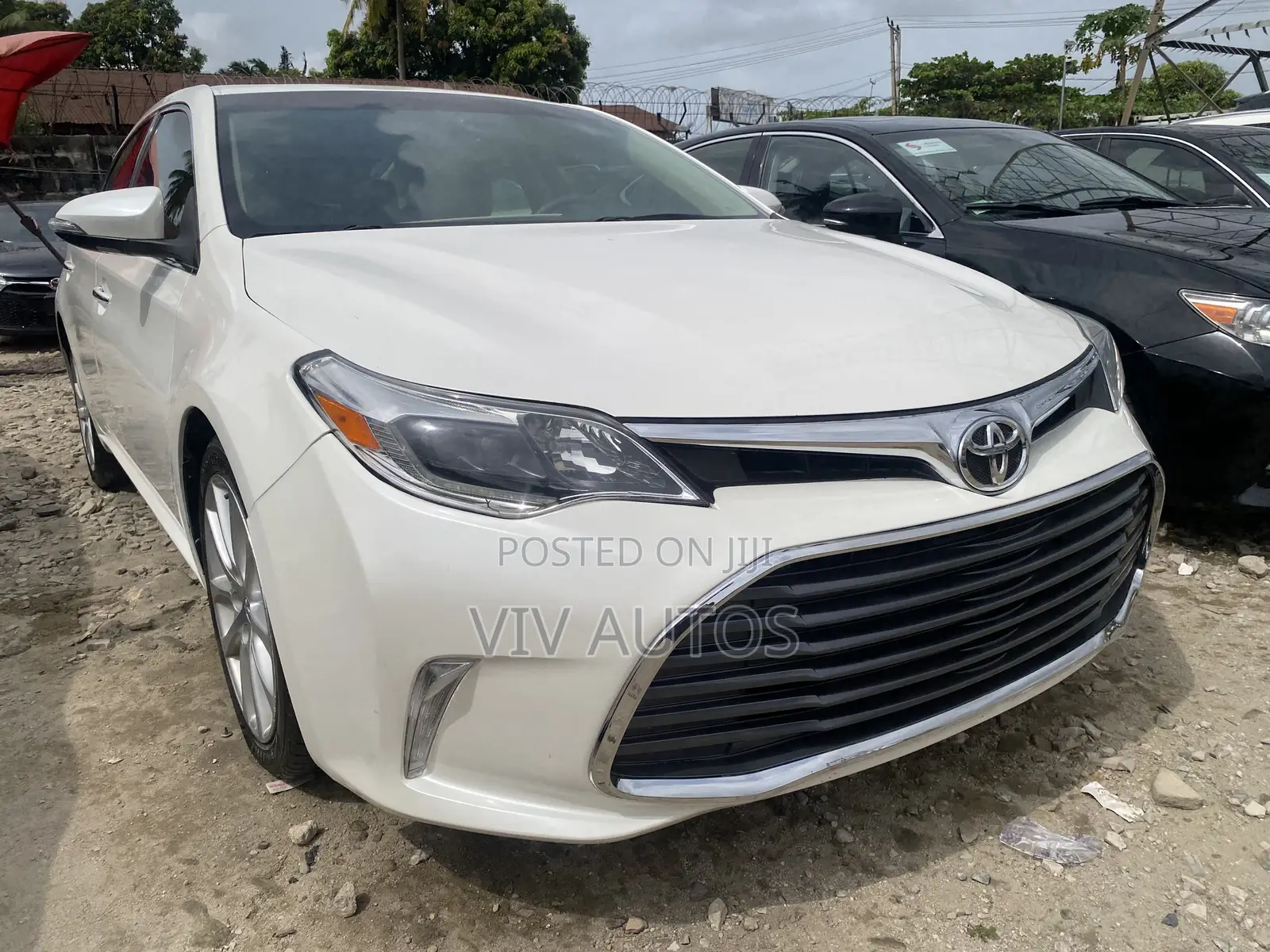 Toyota Avalon Limited 4dr Sedan (3.5L 6cyl 6A) 2014 White
