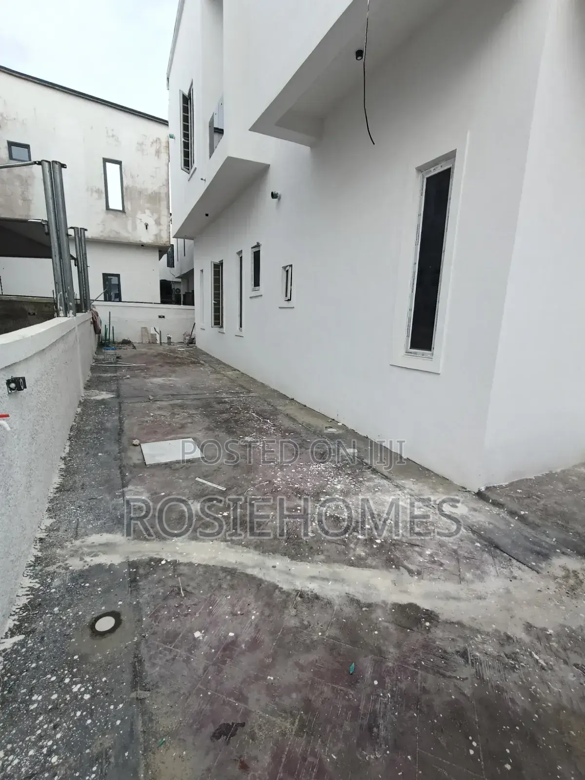4bdrm Duplex in Good Estate for sale