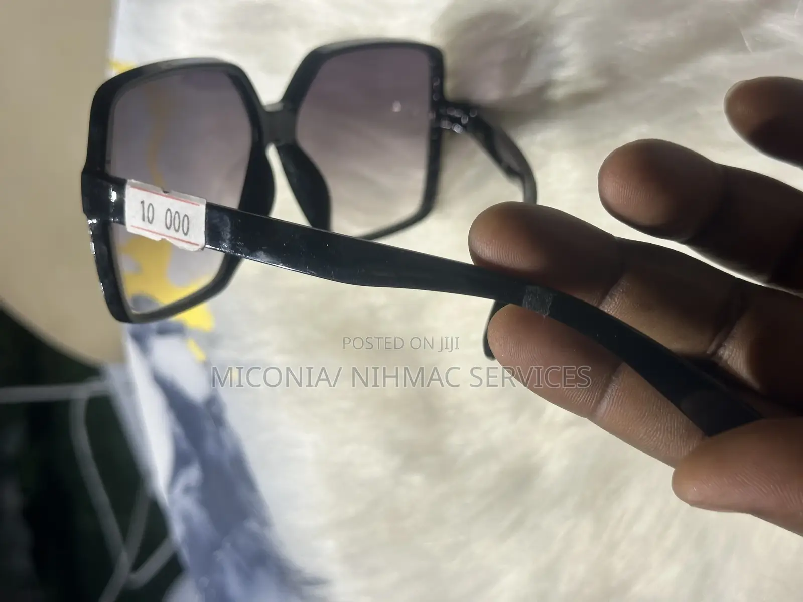 Sleek Black Oversized Unisex Sunglasses