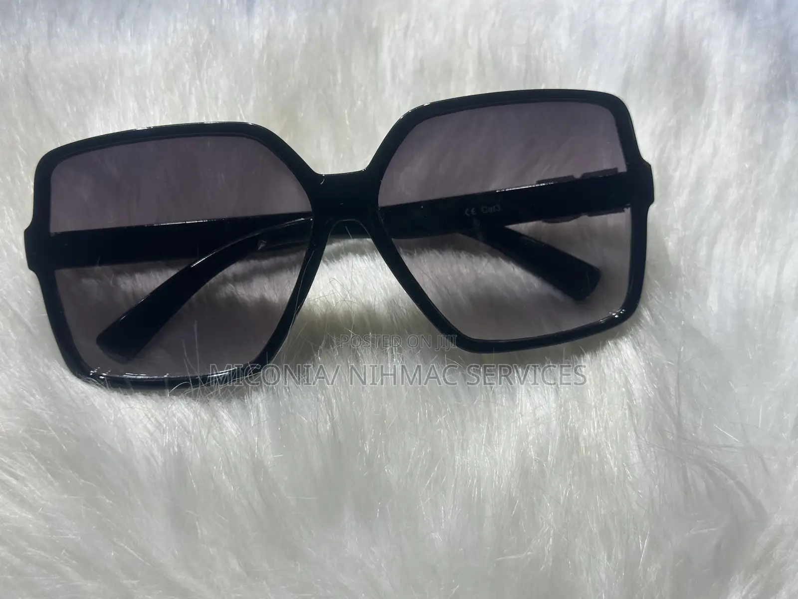 Sleek Black Oversized Unisex Sunglasses