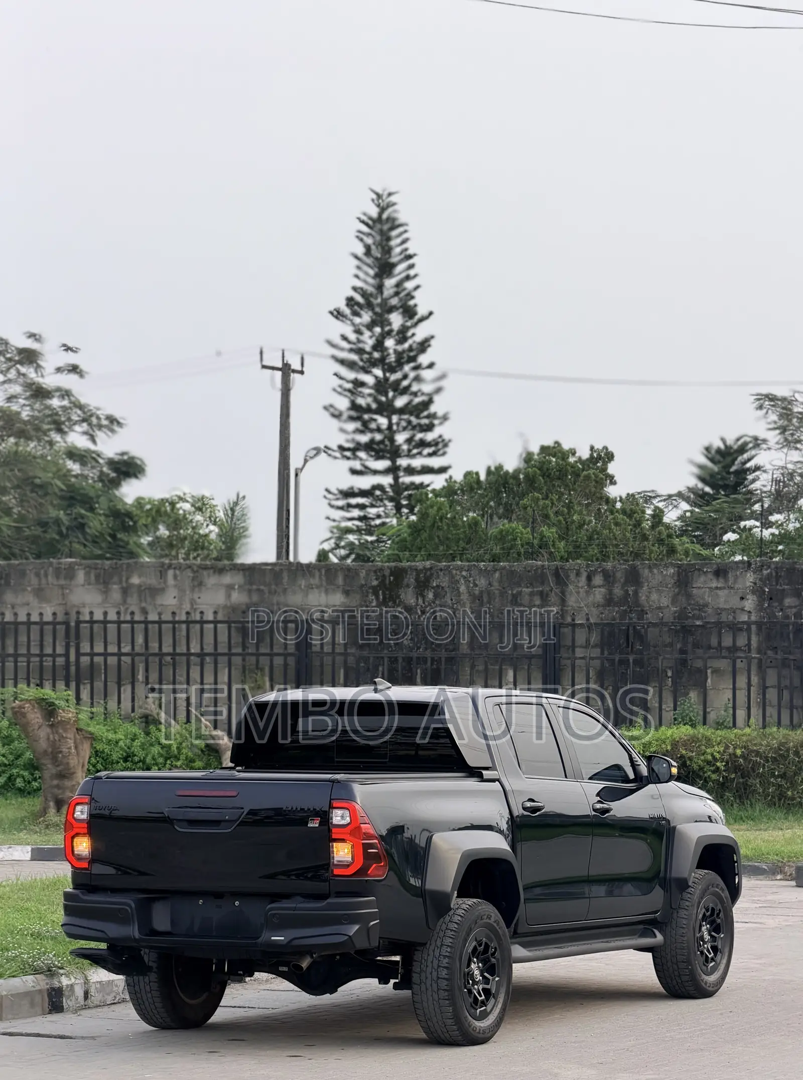 Toyota Hilux 2024 Black