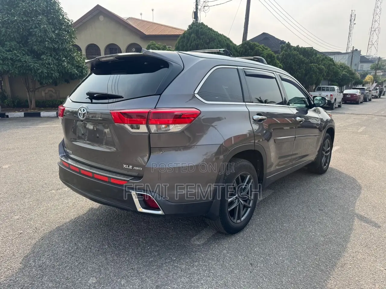 Toyota Highlander XLE 4x2 V6 (3.5L 6cyl 8A) 2017 Gray