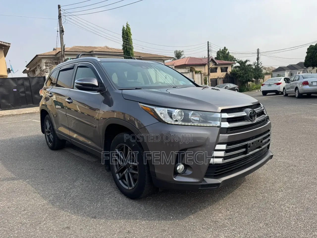 Toyota Highlander XLE 4x2 V6 (3.5L 6cyl 8A) 2017 Gray