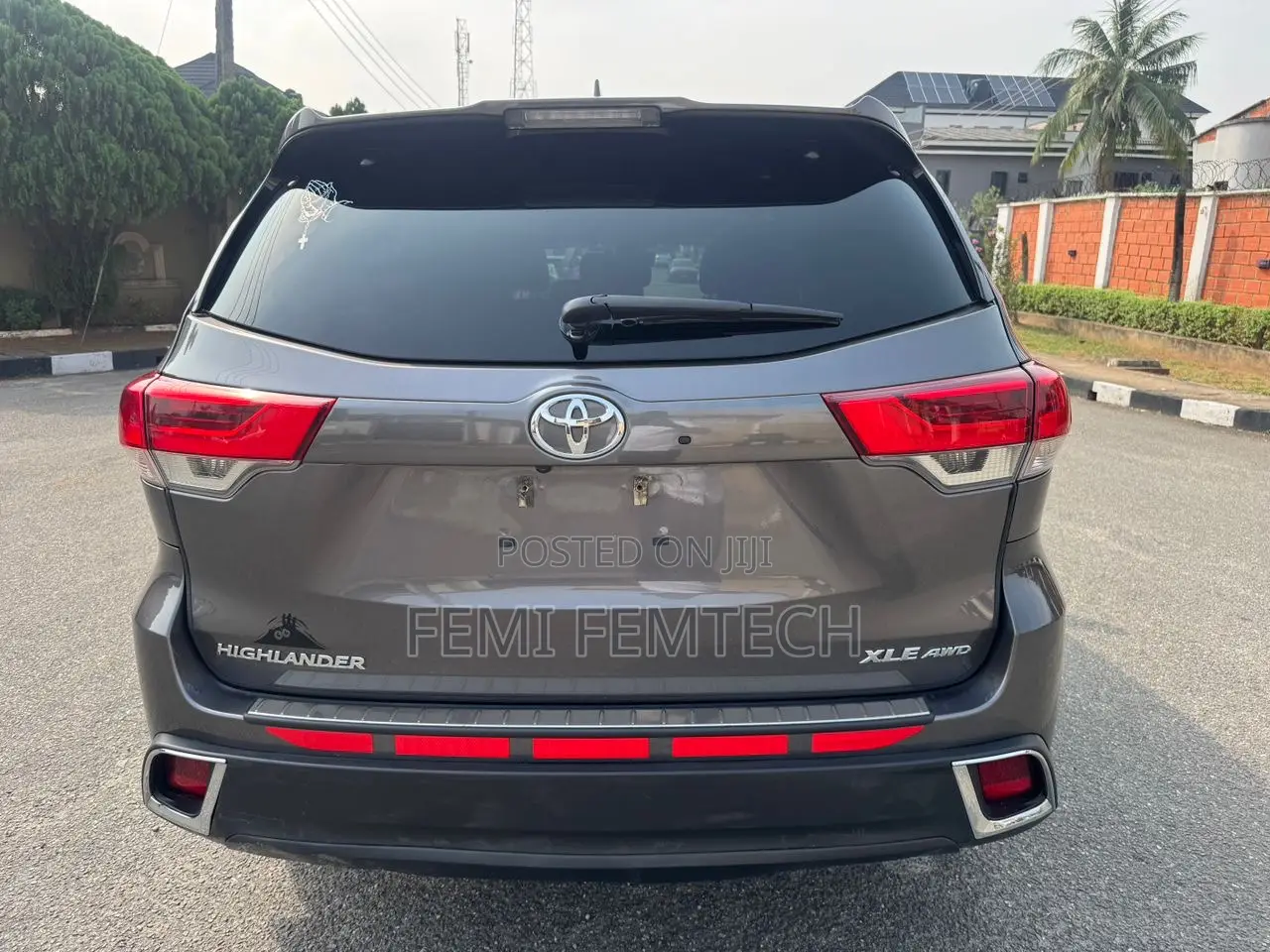 Toyota Highlander XLE 4x2 V6 (3.5L 6cyl 8A) 2017 Gray