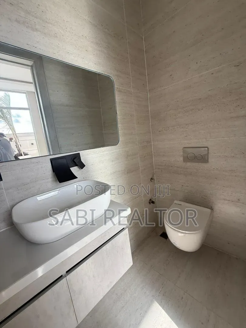 Furnished 2bdrm Penthouse in Lekki Phase 1 for sale