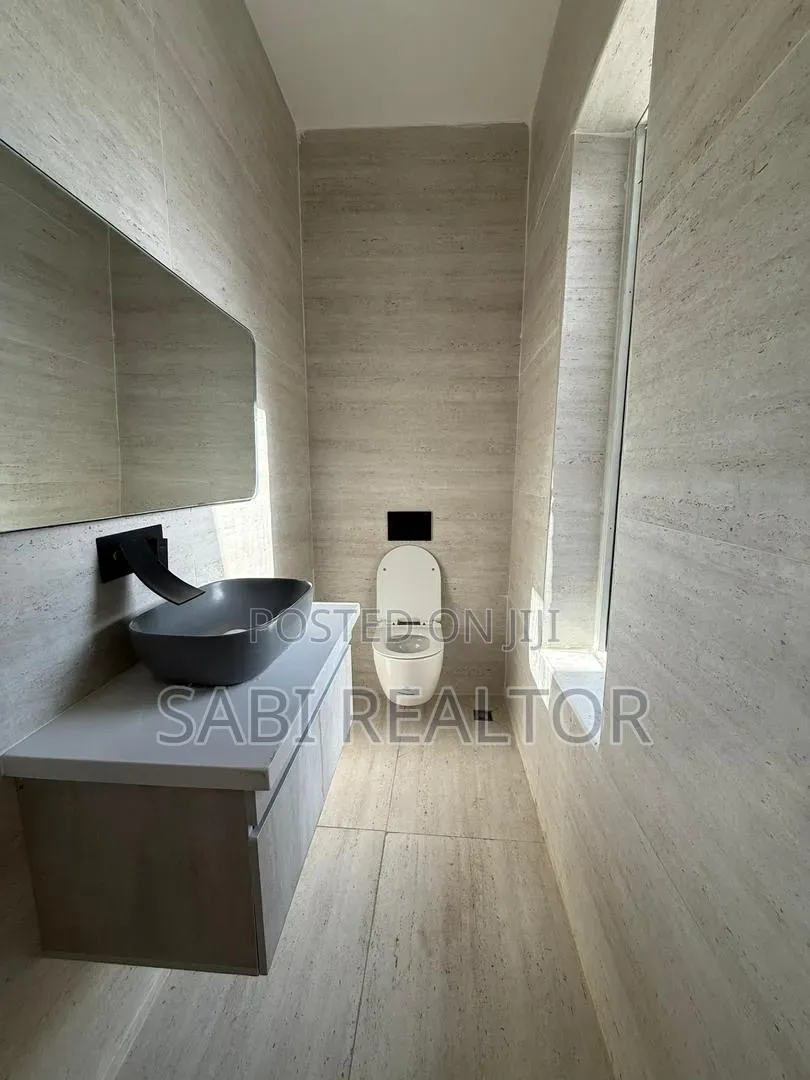 Furnished 2bdrm Penthouse in Lekki Phase 1 for sale