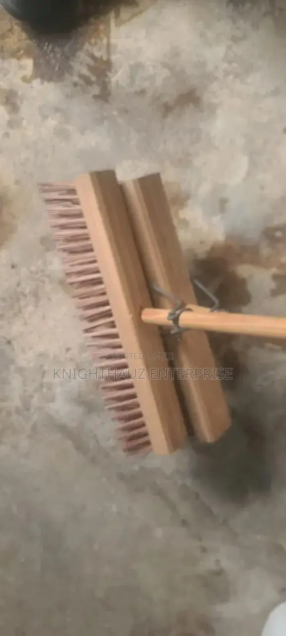 Platforms Hard Brush