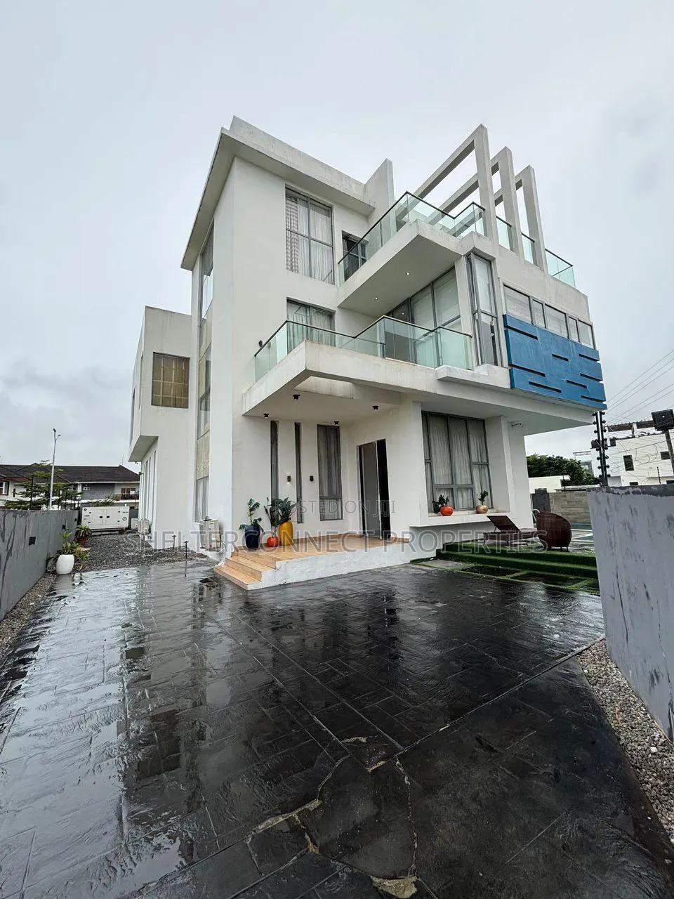 5bdrm Duplex in Osapa london for sale