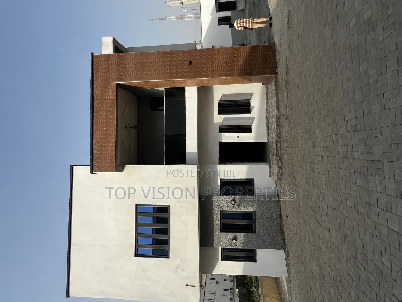 5bdrm Duplex in Guzape District for sale
