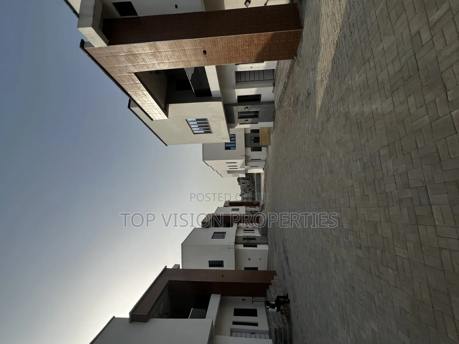 5bdrm Duplex in Guzape District for sale