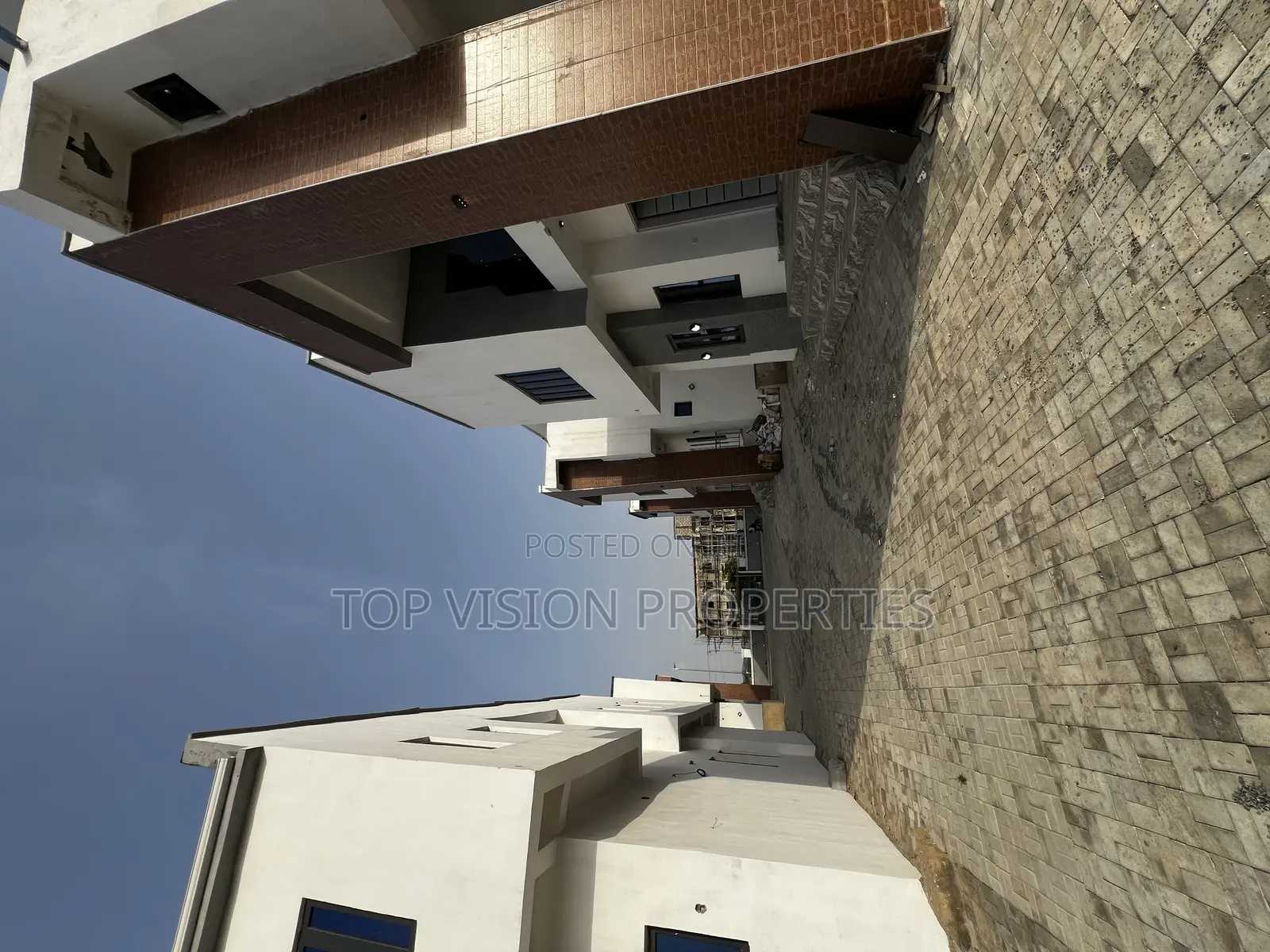 5bdrm Duplex in Guzape District for sale