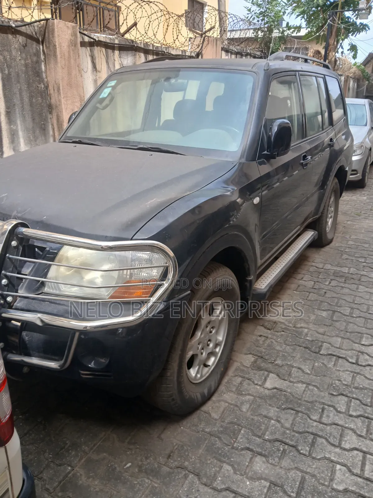 Mitsubishi Pajero 2004 Black