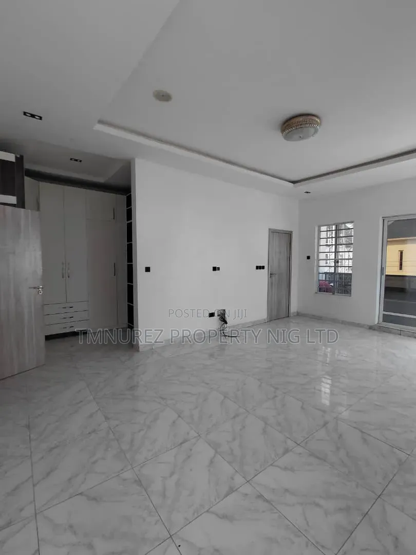 5bdrm Duplex in Ikota for rent