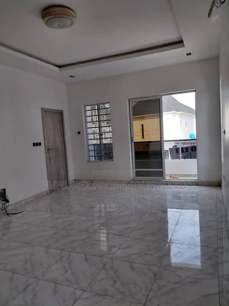 5bdrm Duplex in Ikota for rent