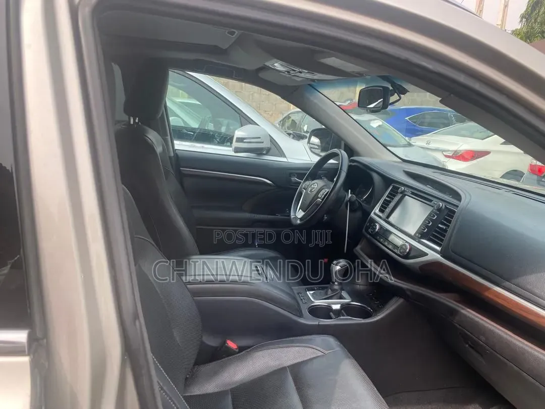 Toyota Highlander 2015 Gold