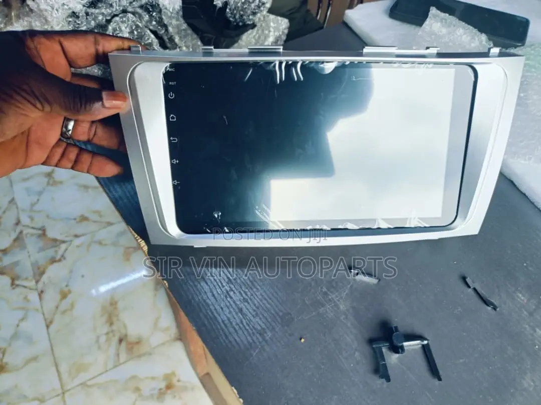 Android Screen for Car With Reverse Camera (Camry 2007-2010)