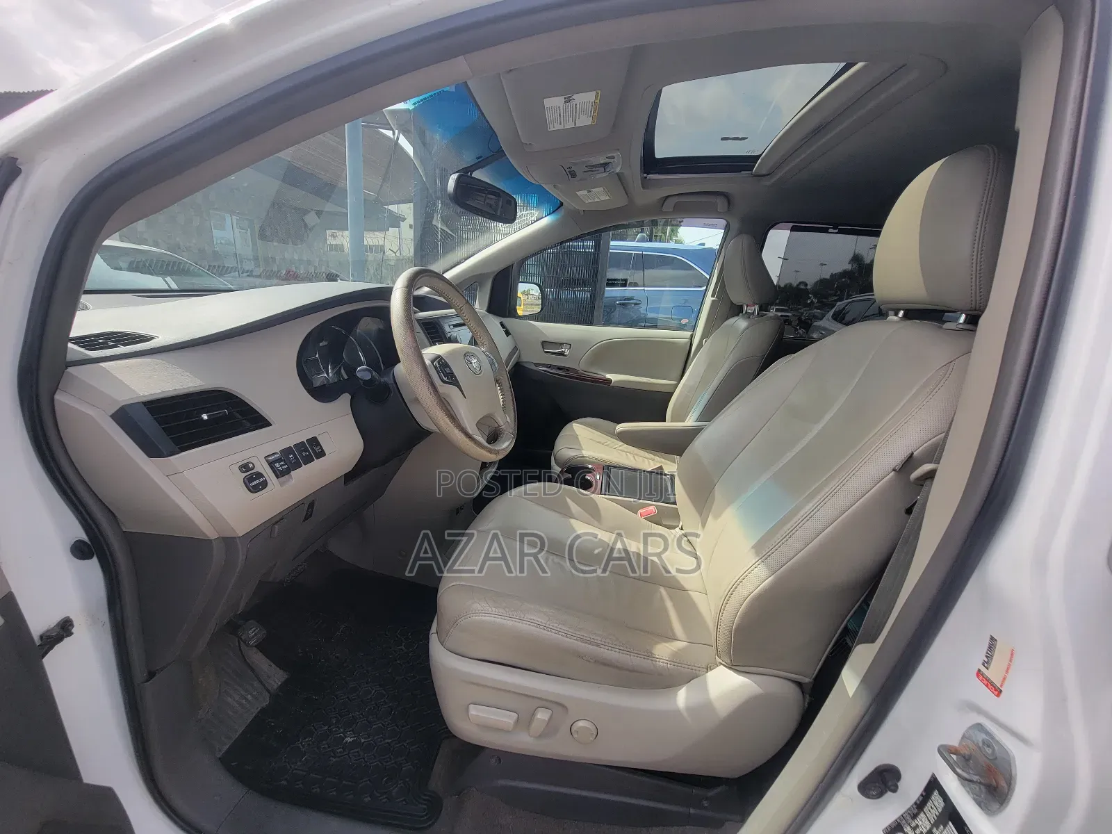 Toyota Sienna XLE AWD 7-Passenger 2013 White