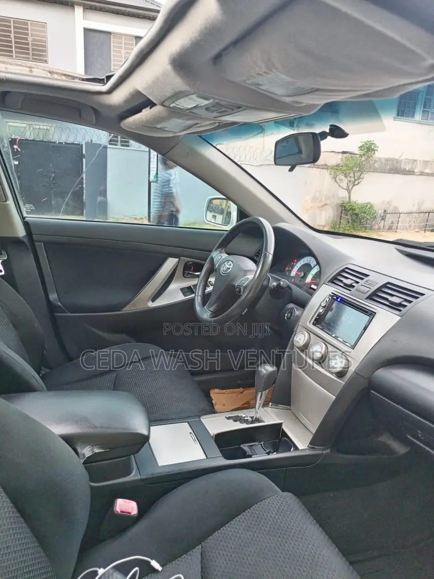 Toyota Camry SE 4dr Sedan (2.5L 4cyl 6AM) 2010 White
