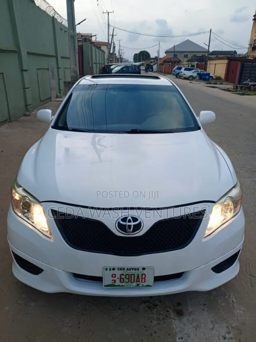 Toyota Camry SE 4dr Sedan (2.5L 4cyl 6AM) 2010 White