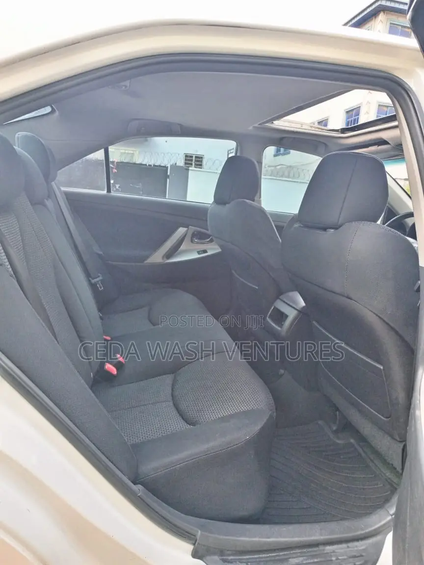 Toyota Camry SE 4dr Sedan (2.5L 4cyl 6AM) 2010 White